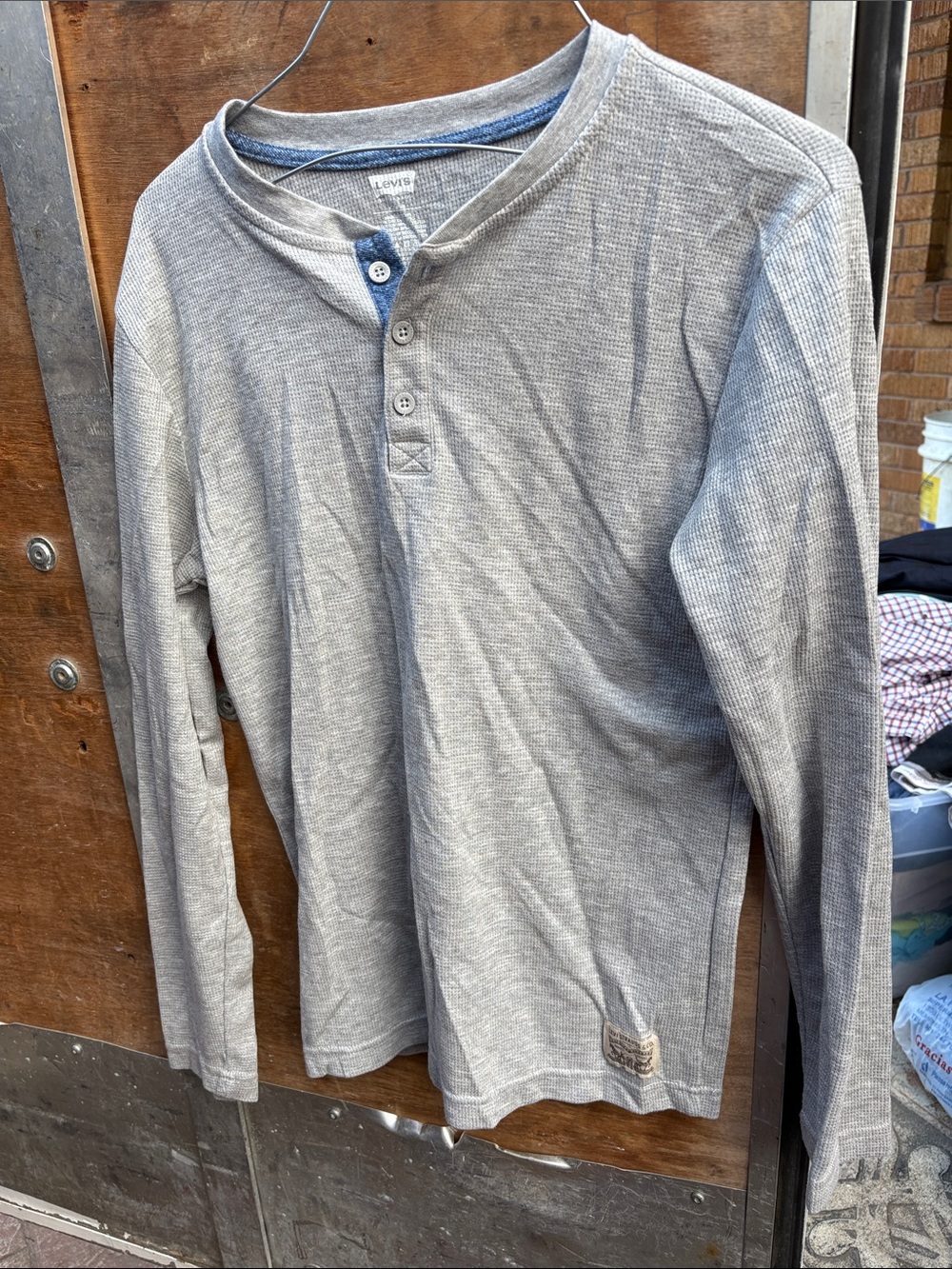 Levi's Light Gray Long-Sleeve Thermal Henley with Blue Trim